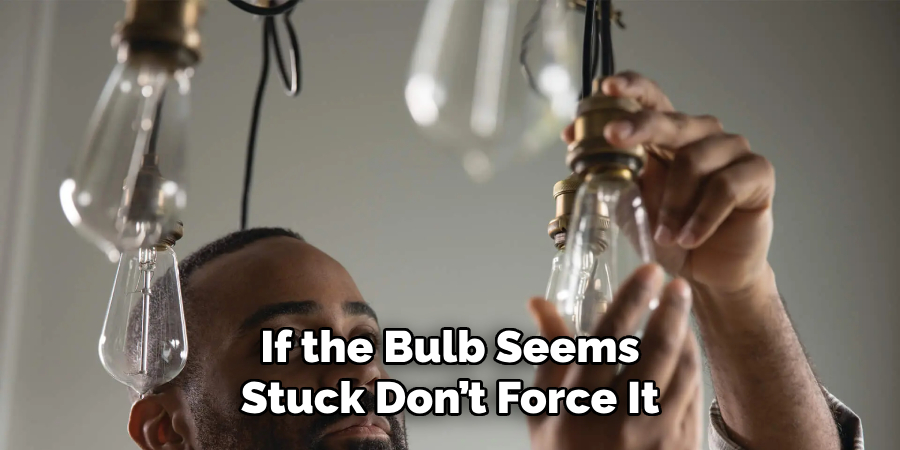 If the Bulb Seems
Stuck Don’t Force It