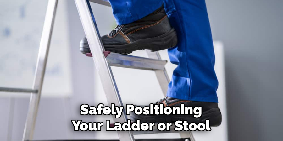 Safely Positioning
Your Ladder or Stool