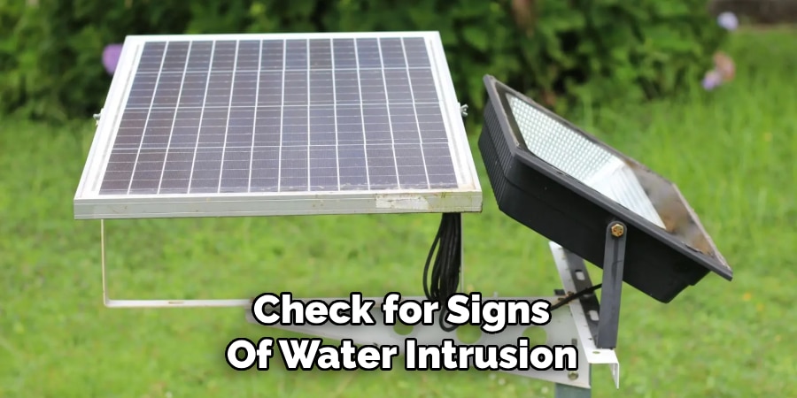 Check for Signs
Of Water Intrusion