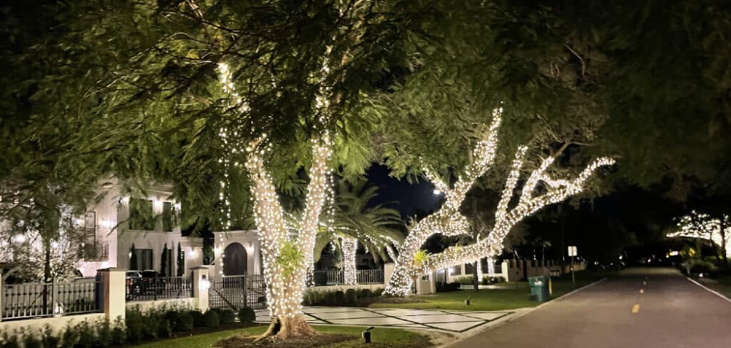 How to Plug in Outdoor Xmas Lights