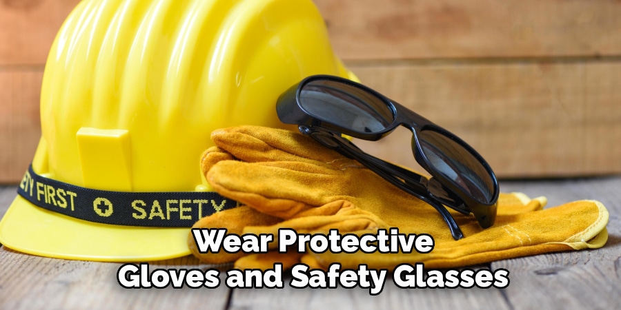 Wear Protective
Gloves and Safety GlassesWear Protective
Gloves and Safety Glasses